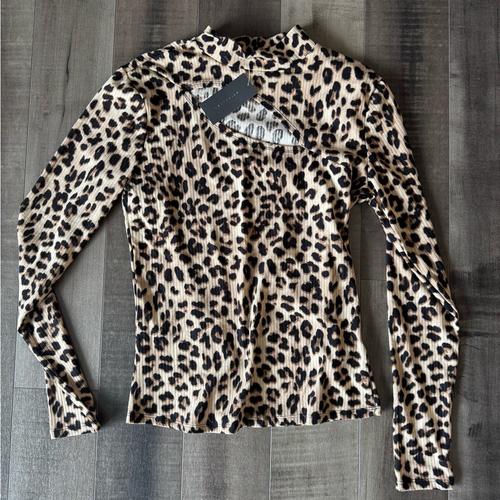 Suzy Shier Leopard Print Long Sleeve Top – Size Small